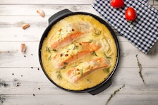 Zapiekanka z łososia w kremowym sosie