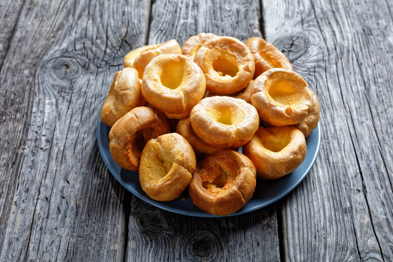 Yorkshire pudding – co to jest? Z czym podawać?