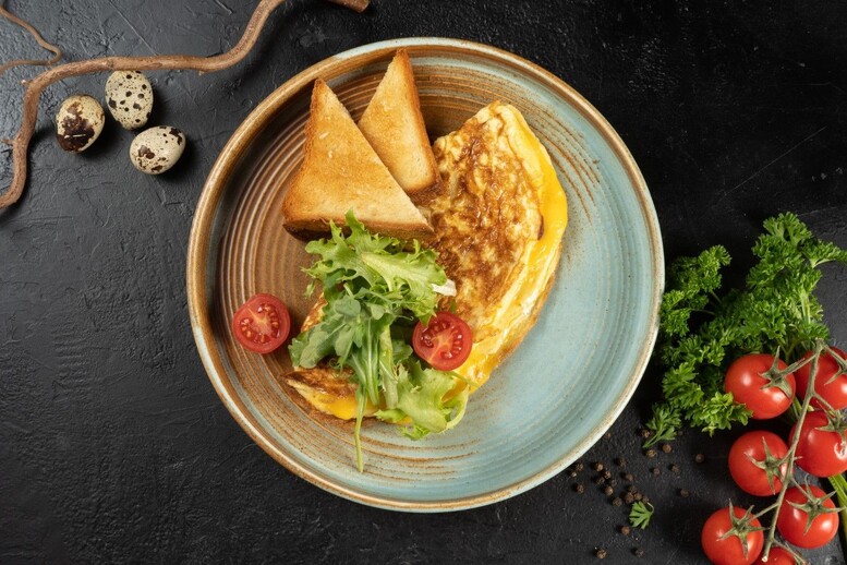 Omlet bez mąki – jak zrobić? Przepis