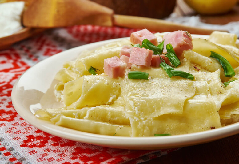 Łazanki – co to jest? Jak wyglądają? Czy to polskie danie?