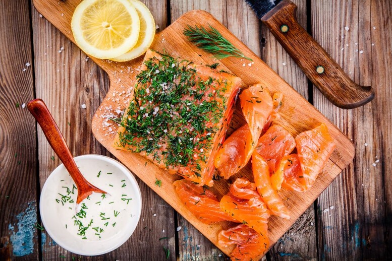 Gravlax – co to jest? Jak podawać to skandynawskie danie?