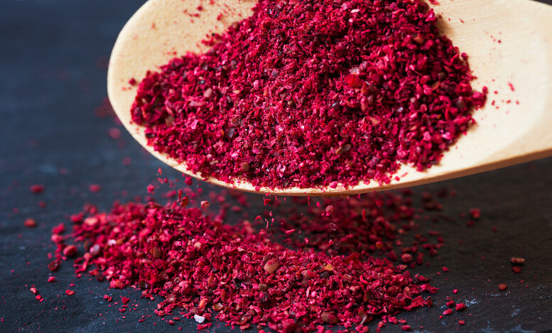 Sumak – przyprawa. Do czego służy? Jakie ma zastosowanie?