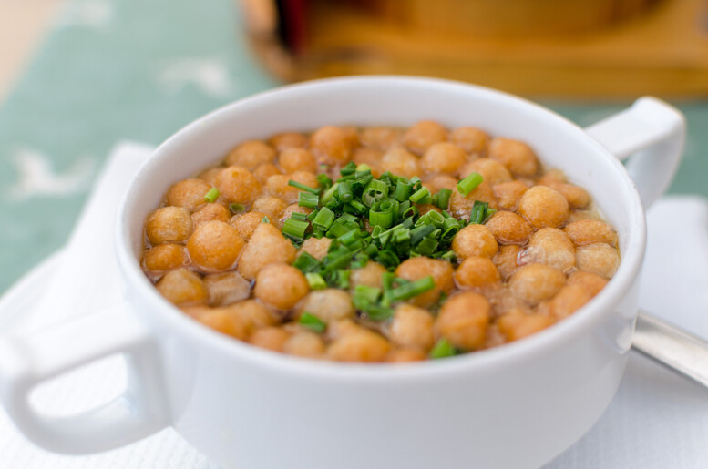 Groszek ptysiowy – do czego go podawać? Do jakiej zupy pasuje?