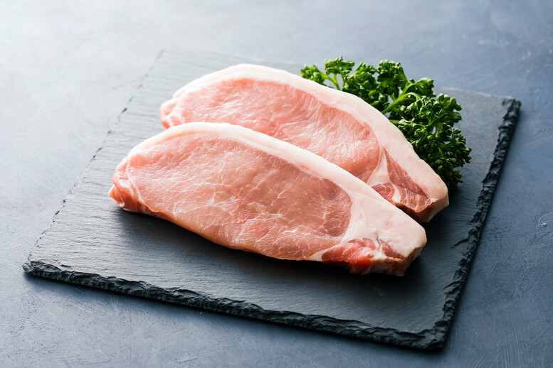 Co daje moczenie schabu w mleku i cebuli?