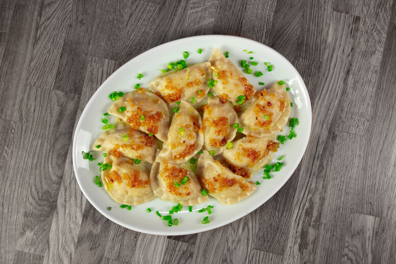 Cebulka do pierogów – jak zrobić, żeby była brązowa?