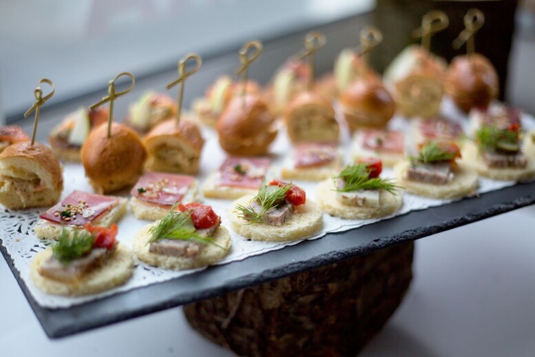 Amuse-bouche – co to jest? Pomysły na czekadełko przed obiadem