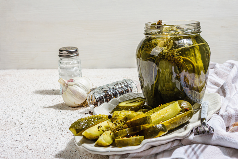 Jaka sól do ogórków do kiszenia? Jaką wybrać do małosolnych, a jaką do konserwowych?