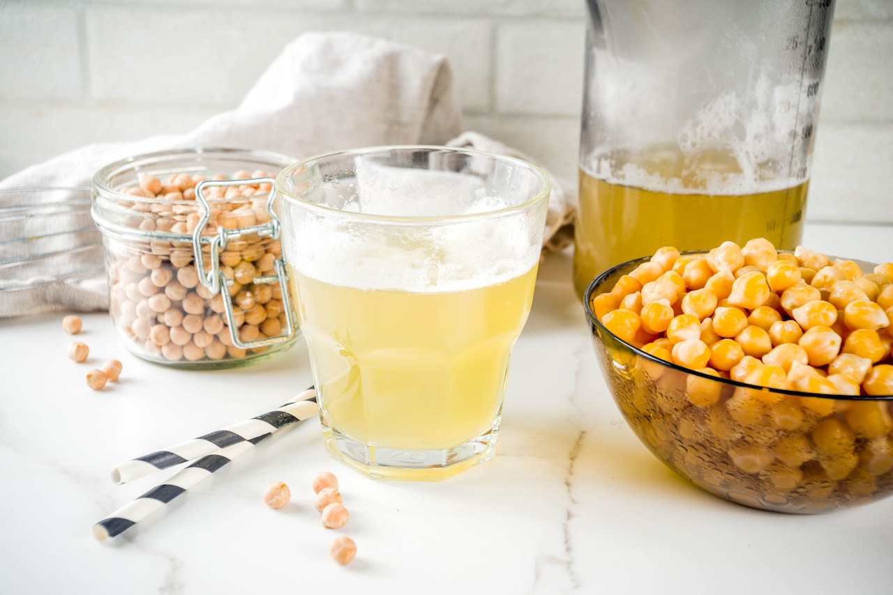 Aquafaba – co to jest? W jakich przepisach się sprawdzi?