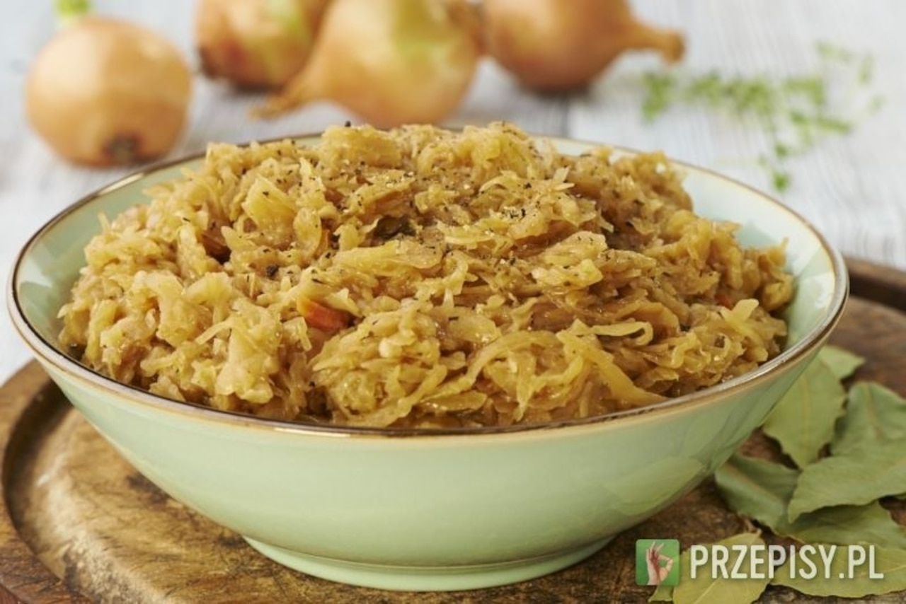 Ciepłe dania na karnawałowe przyjęcia. Bigos i zupa cebulowa.