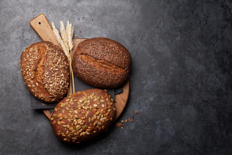 Bułki żytnie – przepis na puszyste bułeczki. W jakiej temperaturze piec?
