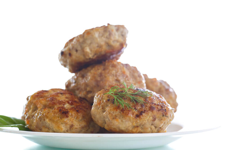 Jak zawekować kotlety mielone? Czy można to robić?