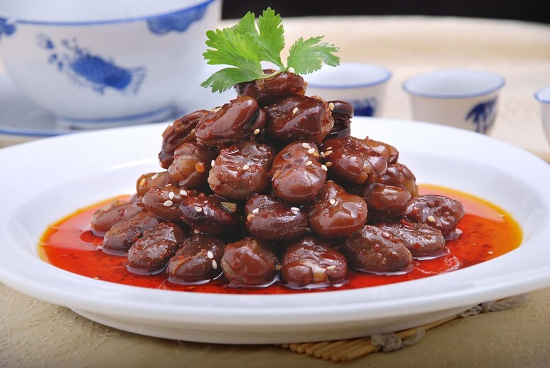 Bób kiszony – jak jeść? Do czego pasuje i jak smakuje?