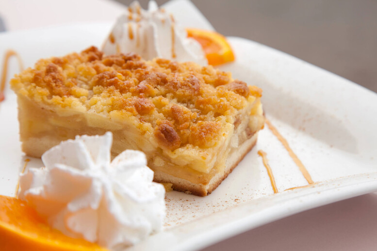 Co zrobić, żeby jabłka nie ściemniały w szarlotce?