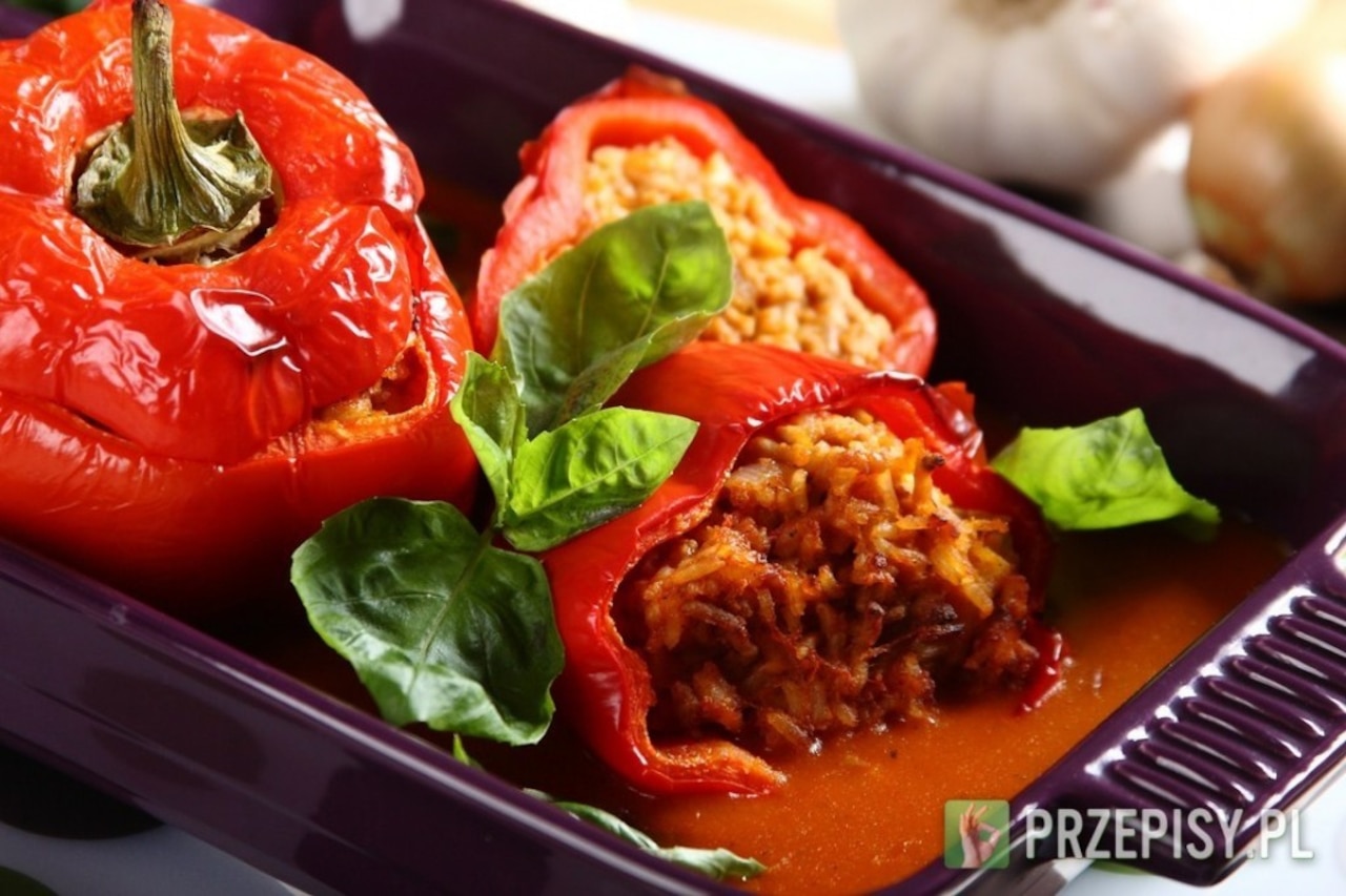 Smaczne warzywa na sposób grecki: papryki i ziemniaki