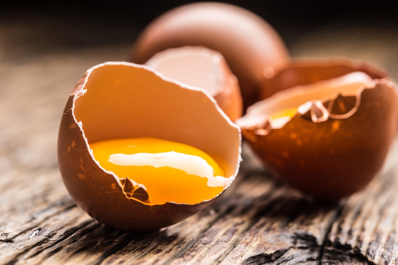 Jak oddzielić białko od żółtka? Sprawdzone sposoby