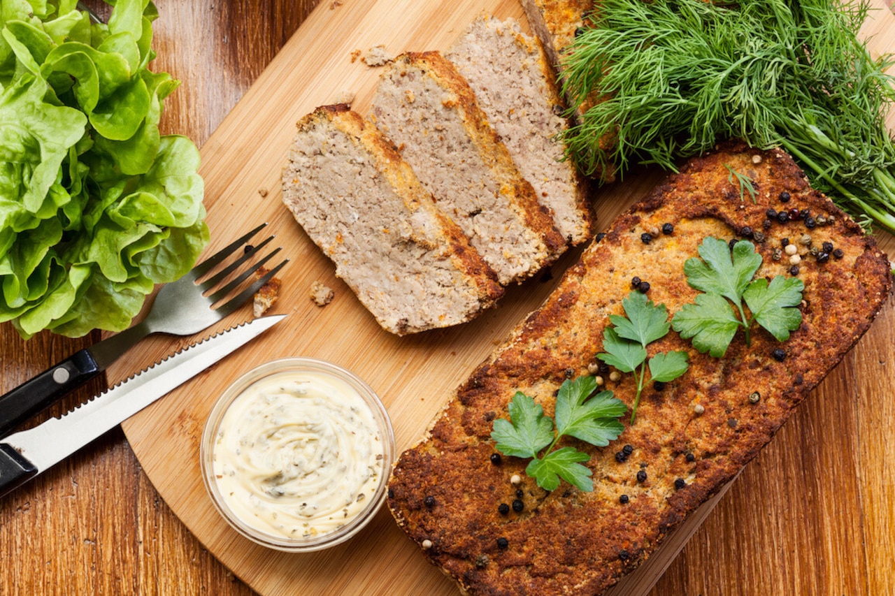 Jak piec pasztet, żeby nie był suchy? Co zrobić, żeby był wilgotny?