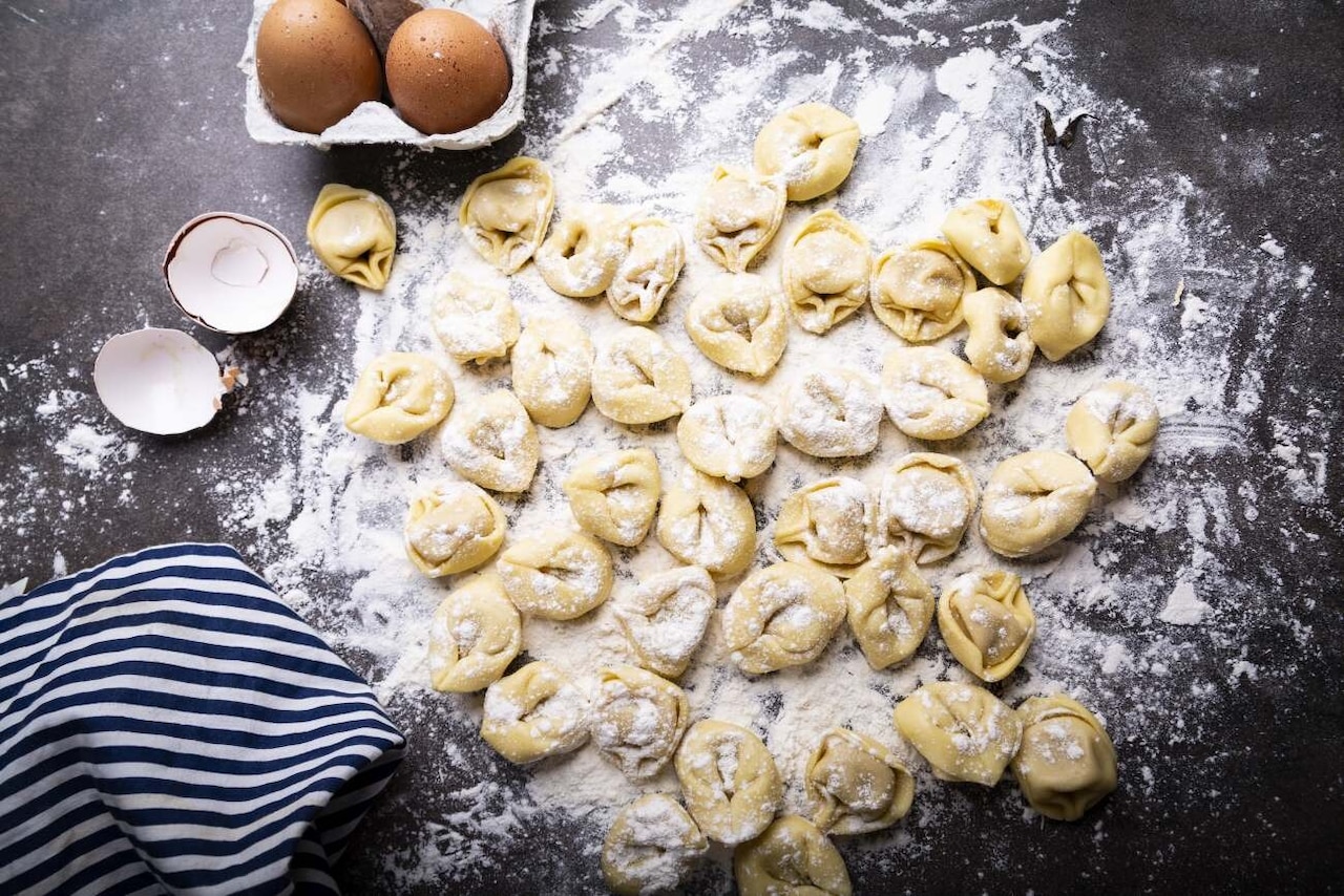 Jak lepić uszka do barszczu na Wigilię? 2 sprawdzone metody