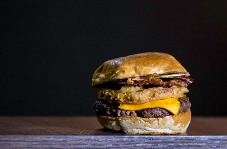 Kanapka drwala – przepis. Co to jest i jak ją zrobić?