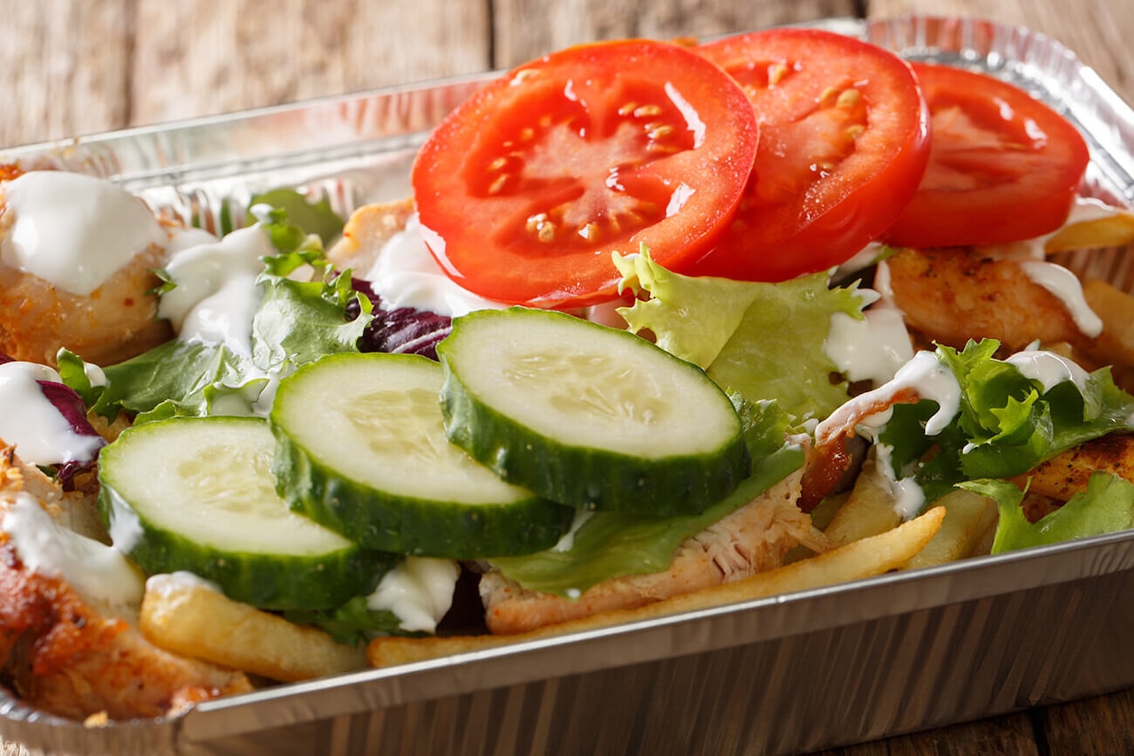 Kapsalon – co to za rodzaj dania? Składniki na kebab niderlandzki