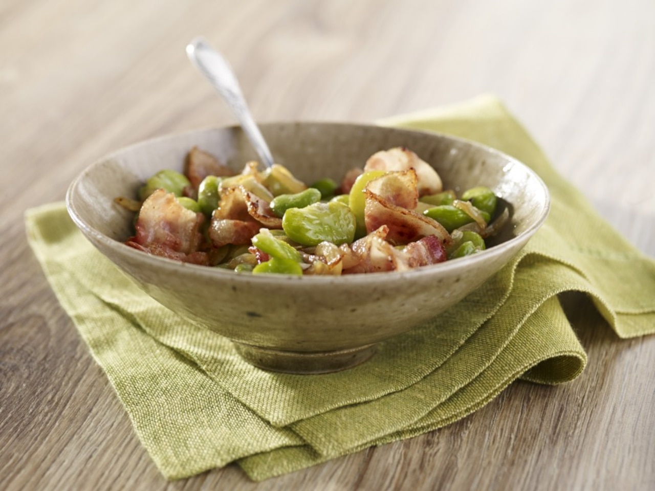 Letnie sałatki z bobem