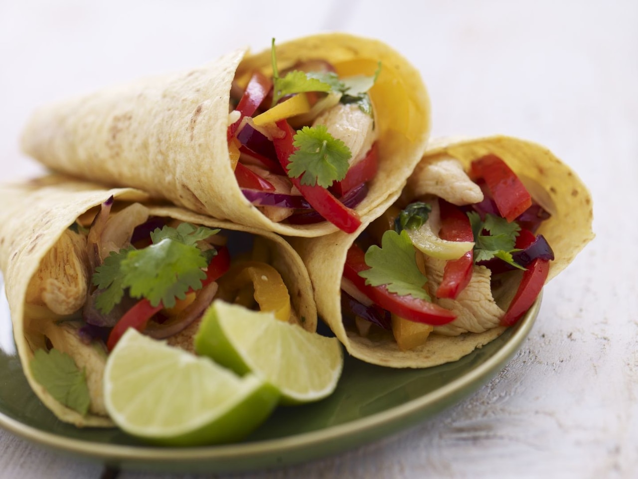 Tortille, fasola i gorące papryczki chili czyli kuchnia meksykańska.