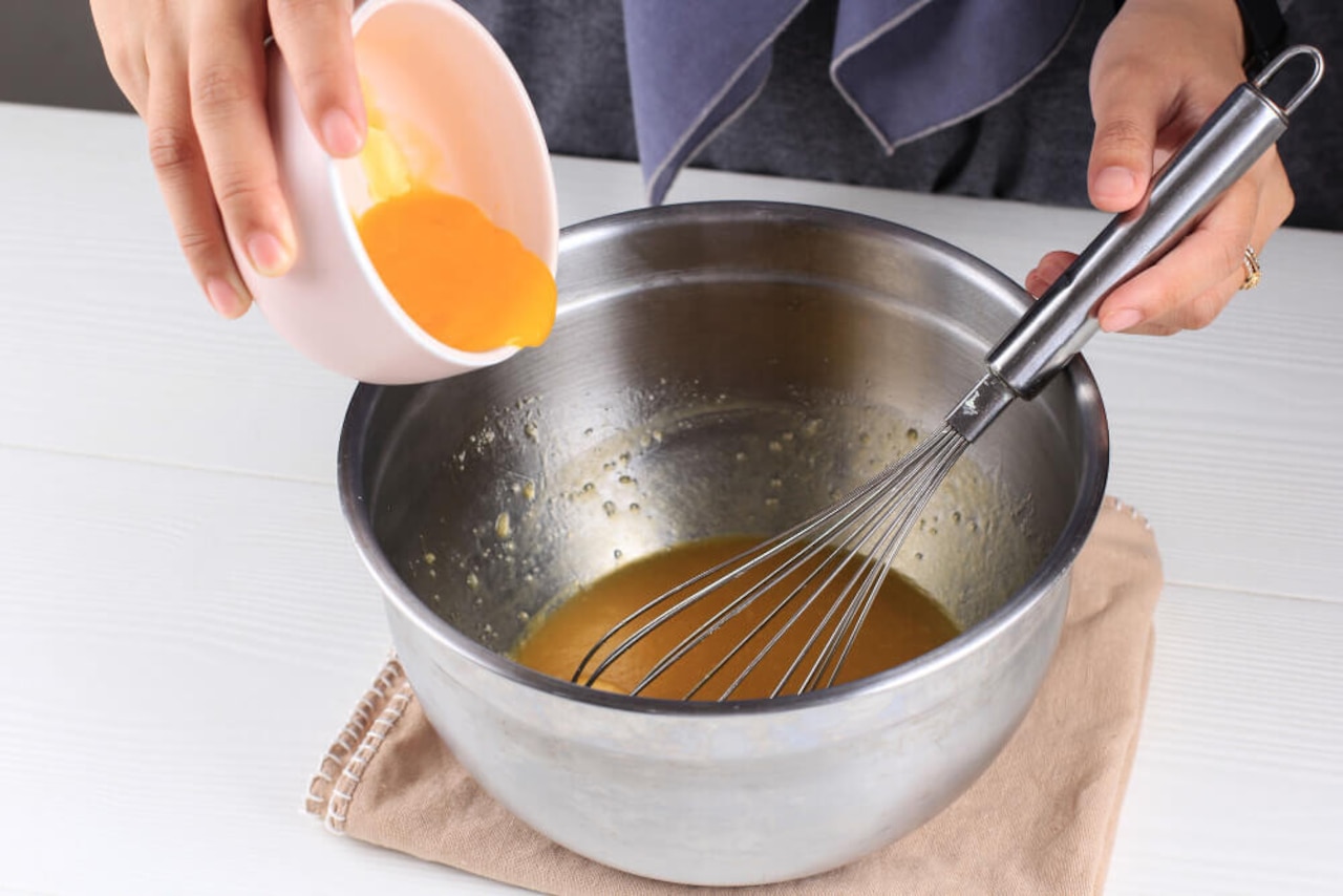 Kogel-mogel – jak zrobić go bez miksera?