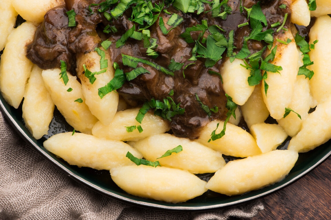 Jak zrobić kopytka, żeby nie były za twarde? Co, gdy ciasto zaczyna się sklejać?