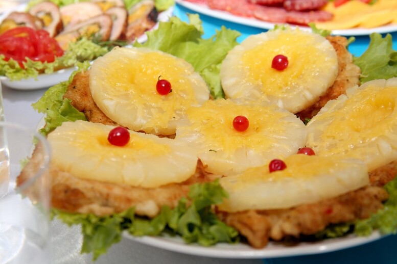Kotlet hawajski z ananasem – jak zrobić?