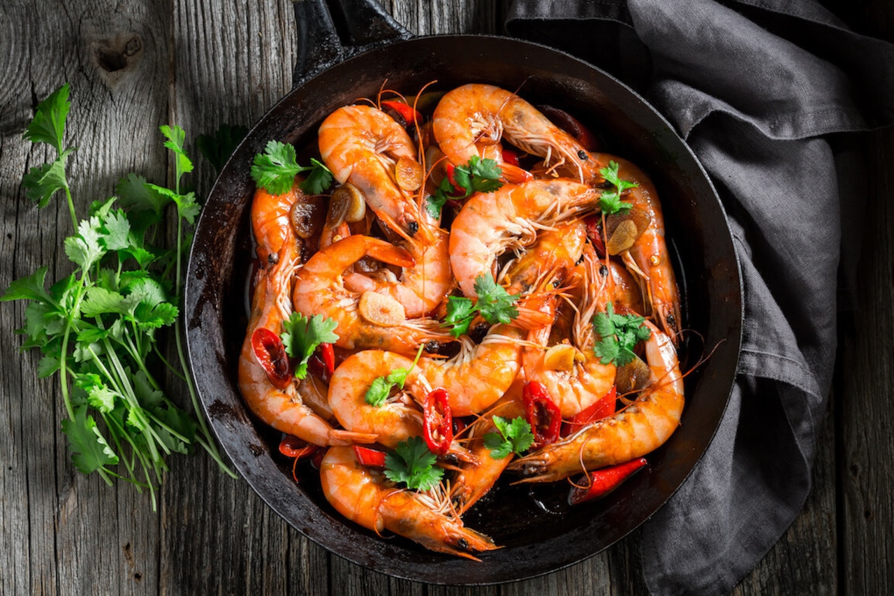 Jak oczyścić krewetki mrożone, a jak świeże? Sprawdzona metoda