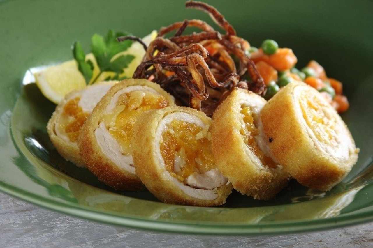 Trochę luksusu na co dzień. Wykwintne roladki z kurczaka z suszonymi owocami. 