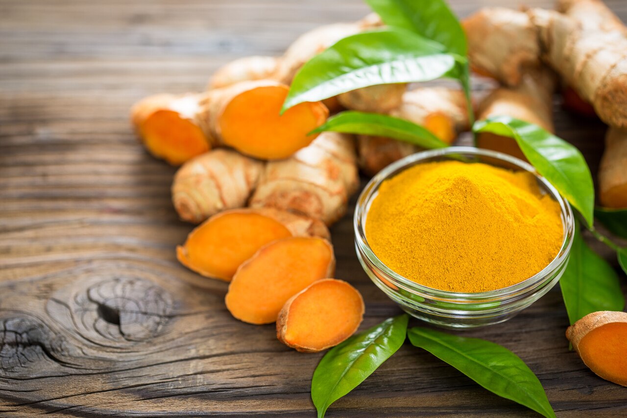 Kurkuma – jak ją stosować i spożywać? W jakich dawkach?