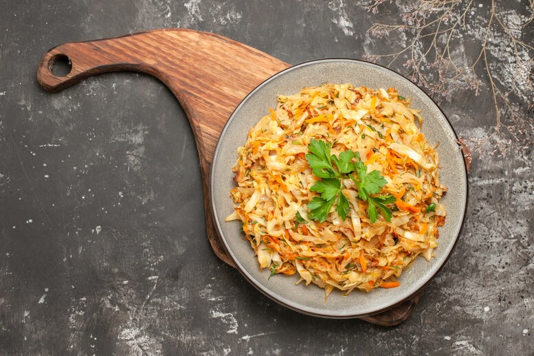 Młoda kapusta z marchewką – przepis