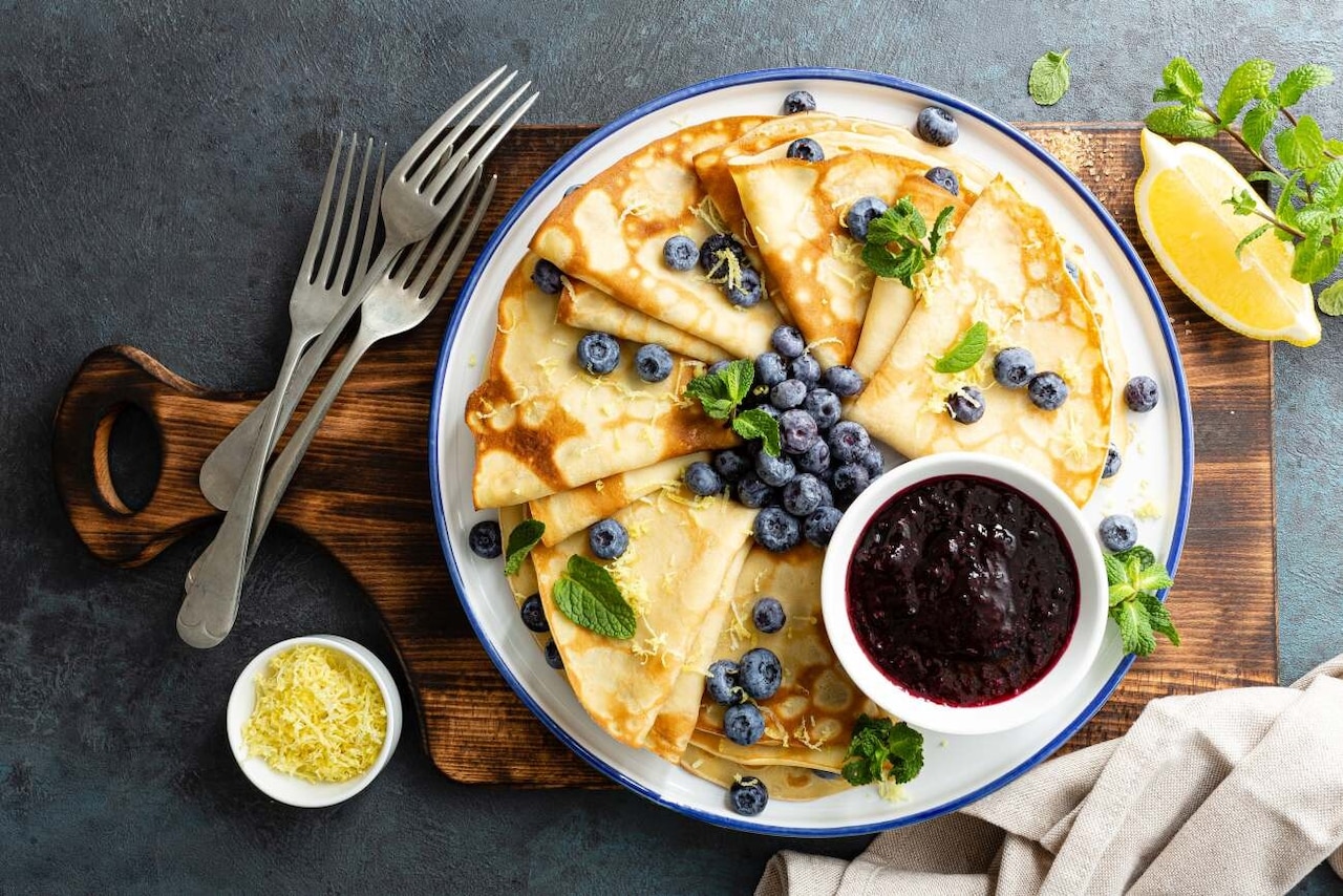  Naleśniki bez miksera – jak zrobić ciasto bez sprzętu?