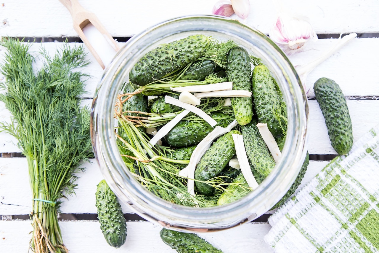 Jak zrobić ogórki małosolne? Sprawdzony przepis