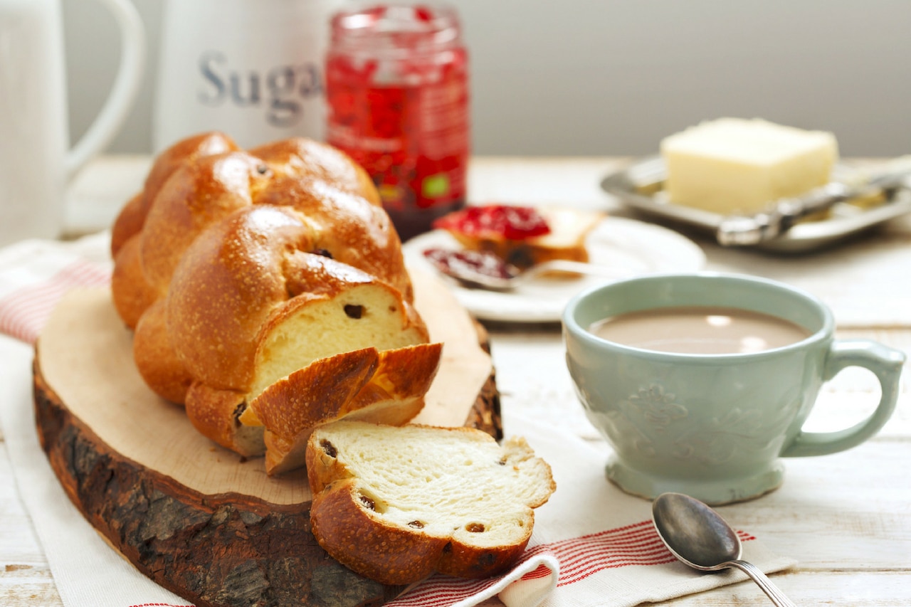 Jak długo piec ciasto drożdżowe?