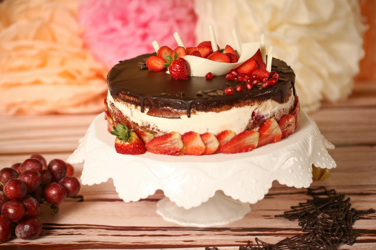 Jak zrobić tort? – sekrety perfekcyjnego wypieku