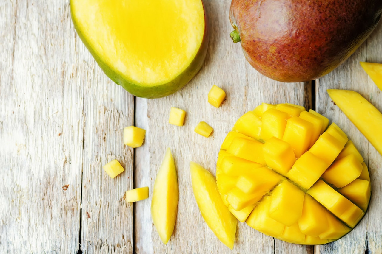 Jak wybrać, obrać i przyrządzić mango?