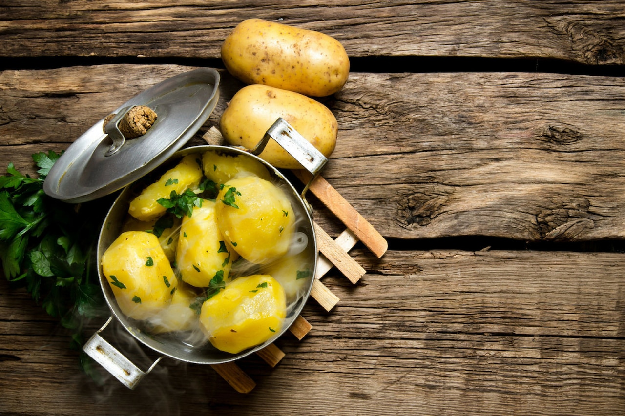 Obrane i w mundurkach – jak ugotować ziemniaki?