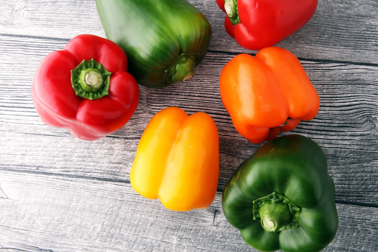 Jak obrać paprykę ze skóry? 5 sposobów na usunięcie skórki