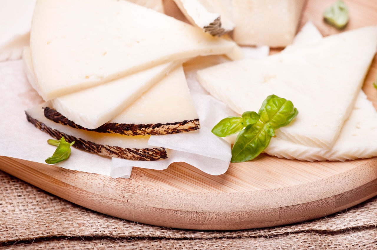 Świętujący triumfy - kozi ser!