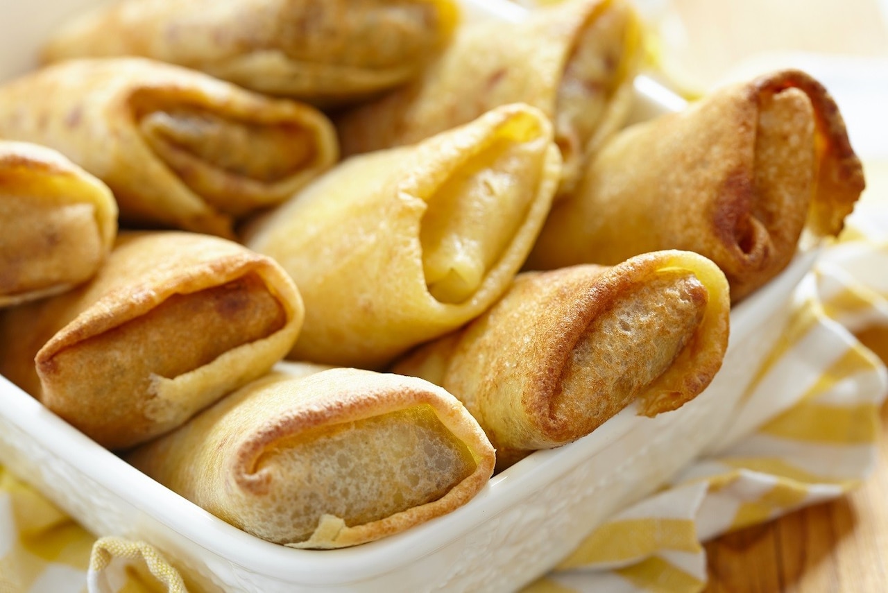 Naleśniki z nadzieniem do ruskich pierogów i naleśniki ze szpinakiem i serem.