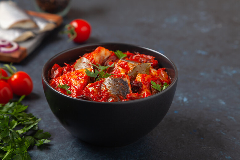 Śledzie salsa – przepis. Jak je zrobić?