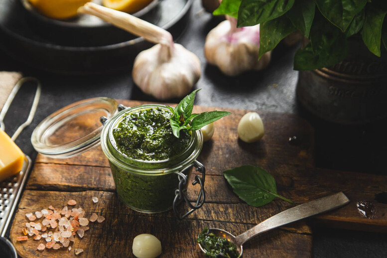 Sos zhoug – przepis. Co to jest i z czego się robi?