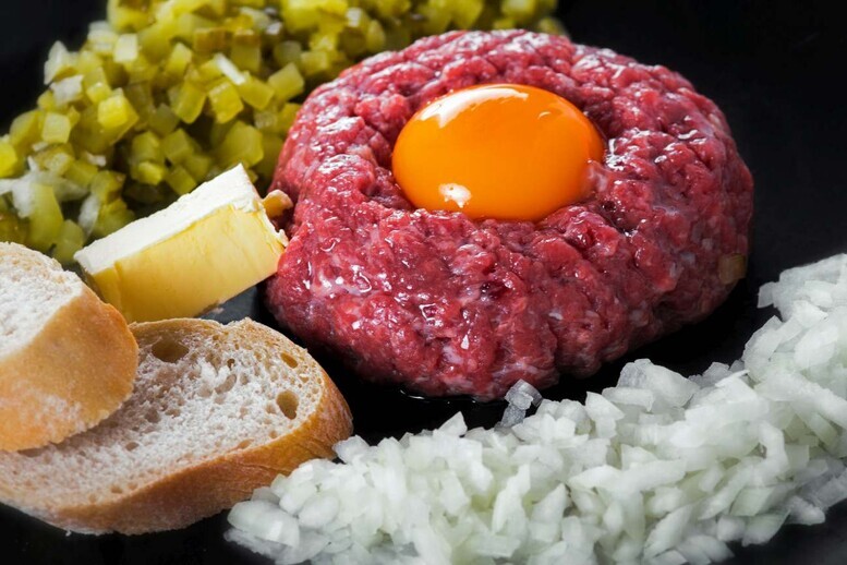 Jakie ogórki do tatara? Kiszone czy konserwowe?