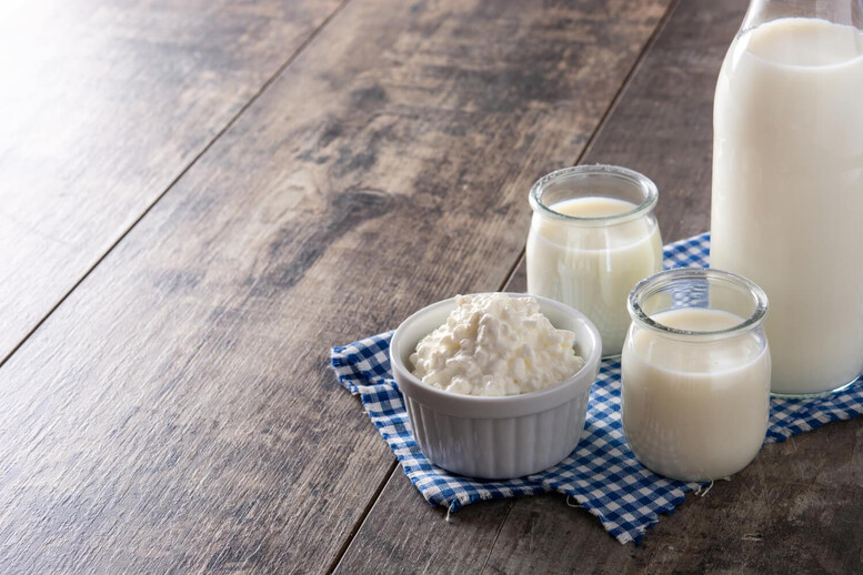 Zsiadłe mleko a kefir – różnice. Czy to to samo?