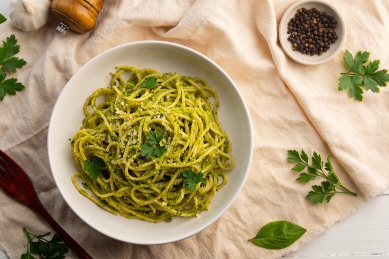 Makaron z awokado i szpinakiem – przepis