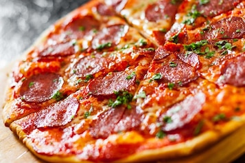Przepis na szybką pizzę bez drożdży – jak ją zrobić?