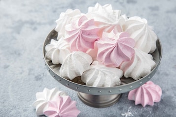 Jak upiec bezę? Ile piec i w jakiej temperaturze suszyć bezy?