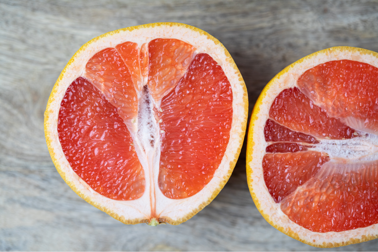 Jak jeść grejpfruta? Jak go obrać?