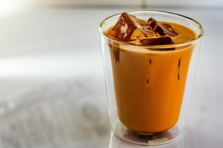 Jak zrobić kawę mrożoną z mlekiem w domu?